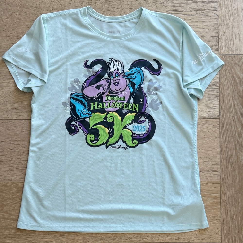 Brooks runDisney Disneyland Halloween 5K Ursula Tee size women’s L